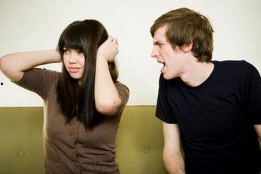 情侣吵架全家吃瓜视频播放,吃瓜视频播放量爆表！