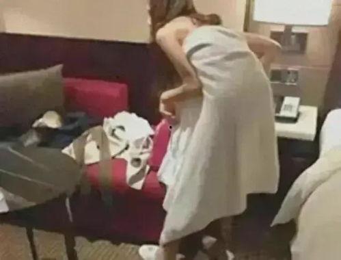 二女吃瓜的视频在线观看,揭秘娱乐圈幕后故事